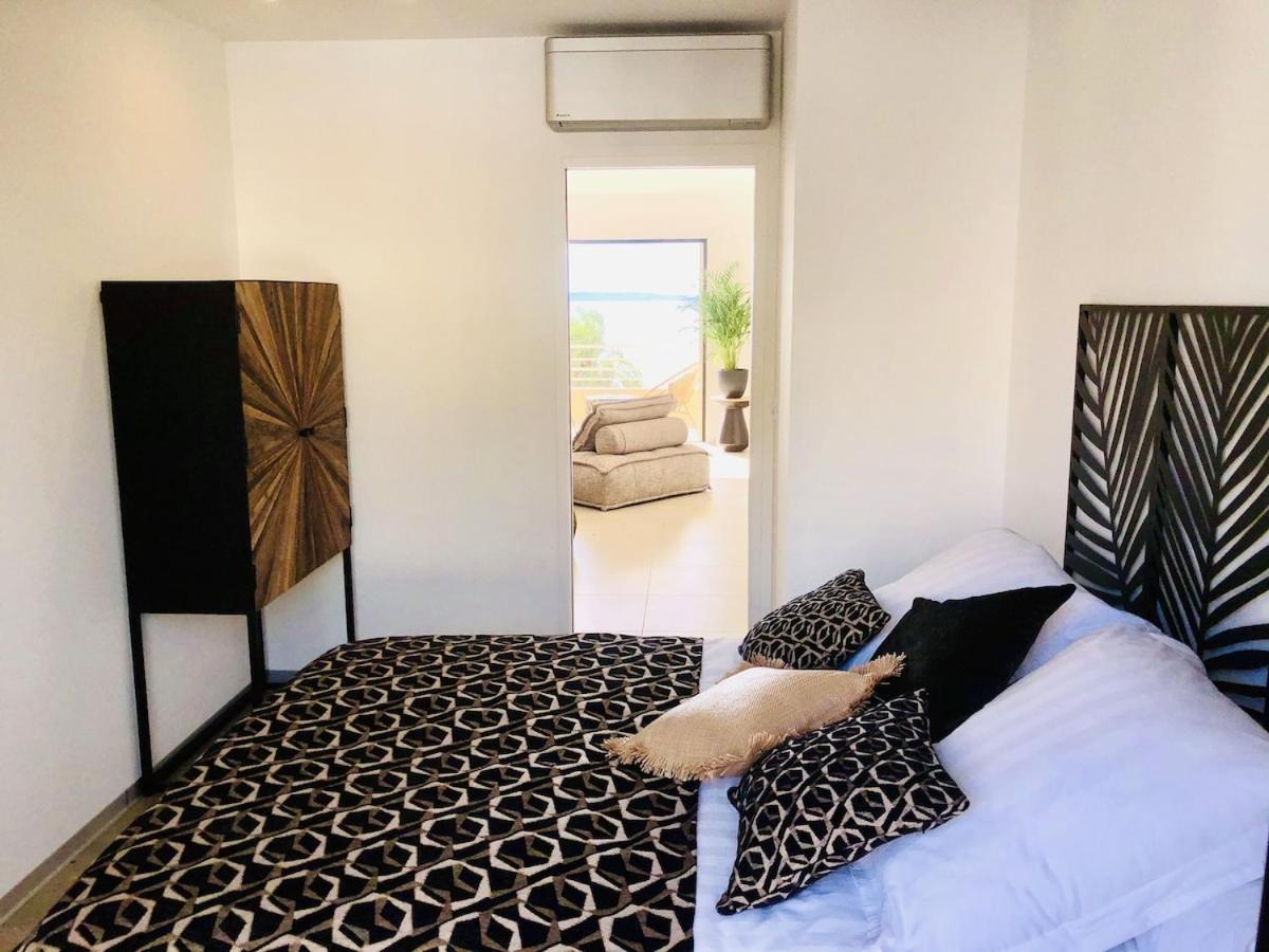 Appartement T3 Lumineux Traversant Totalement Neuf En Face De La Plage Front De Mer Vue Sur Les Iles Vue Mer Panoramique Assuree Residence De La Plage Centre Ville Du Lavandou 3Eme Etage Avec Ascenseur Appartement T3 Le Lavandou Exterior foto