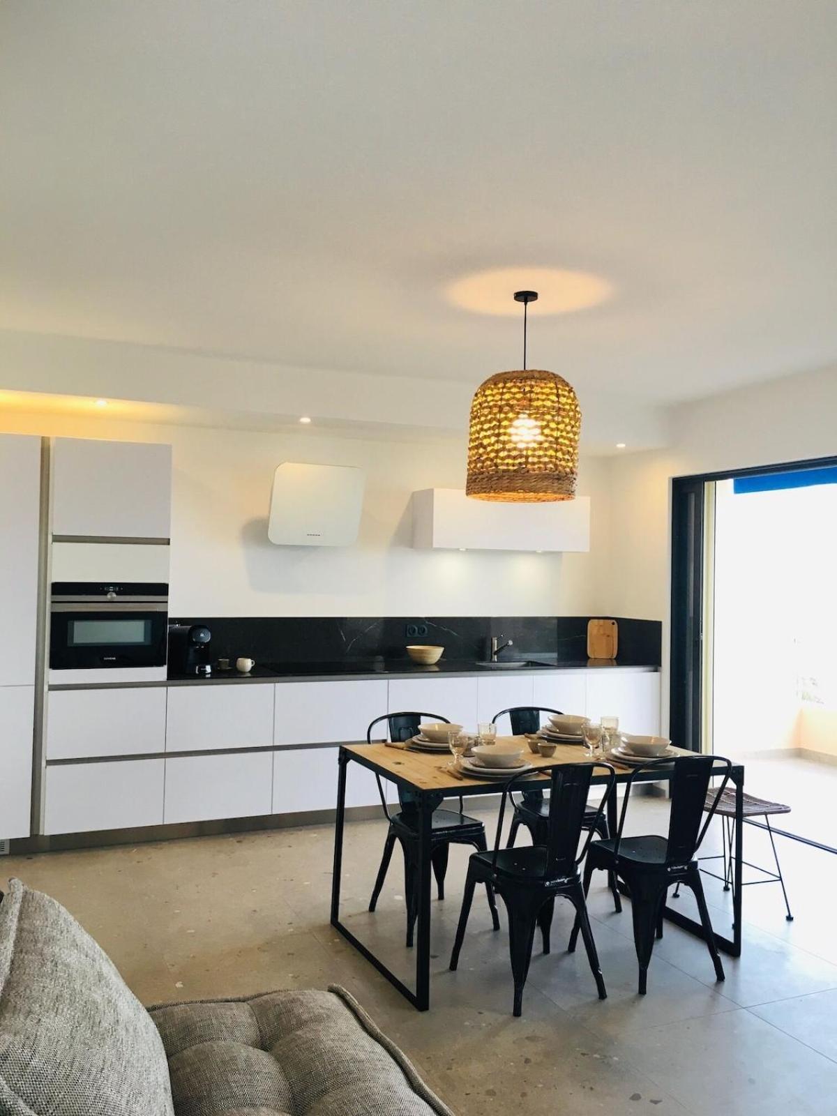 Appartement T3 Lumineux Traversant Totalement Neuf En Face De La Plage Front De Mer Vue Sur Les Iles Vue Mer Panoramique Assuree Residence De La Plage Centre Ville Du Lavandou 3Eme Etage Avec Ascenseur Appartement T3 Le Lavandou Exterior foto