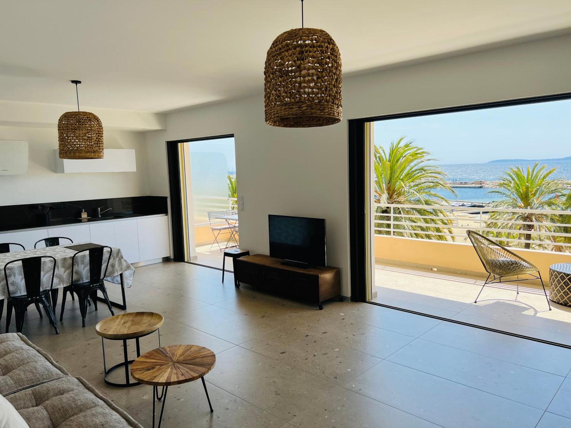 Appartement T3 Lumineux Traversant Totalement Neuf En Face De La Plage Front De Mer Vue Sur Les Iles Vue Mer Panoramique Assuree Residence De La Plage Centre Ville Du Lavandou 3Eme Etage Avec Ascenseur Appartement T3 Le Lavandou Exterior foto