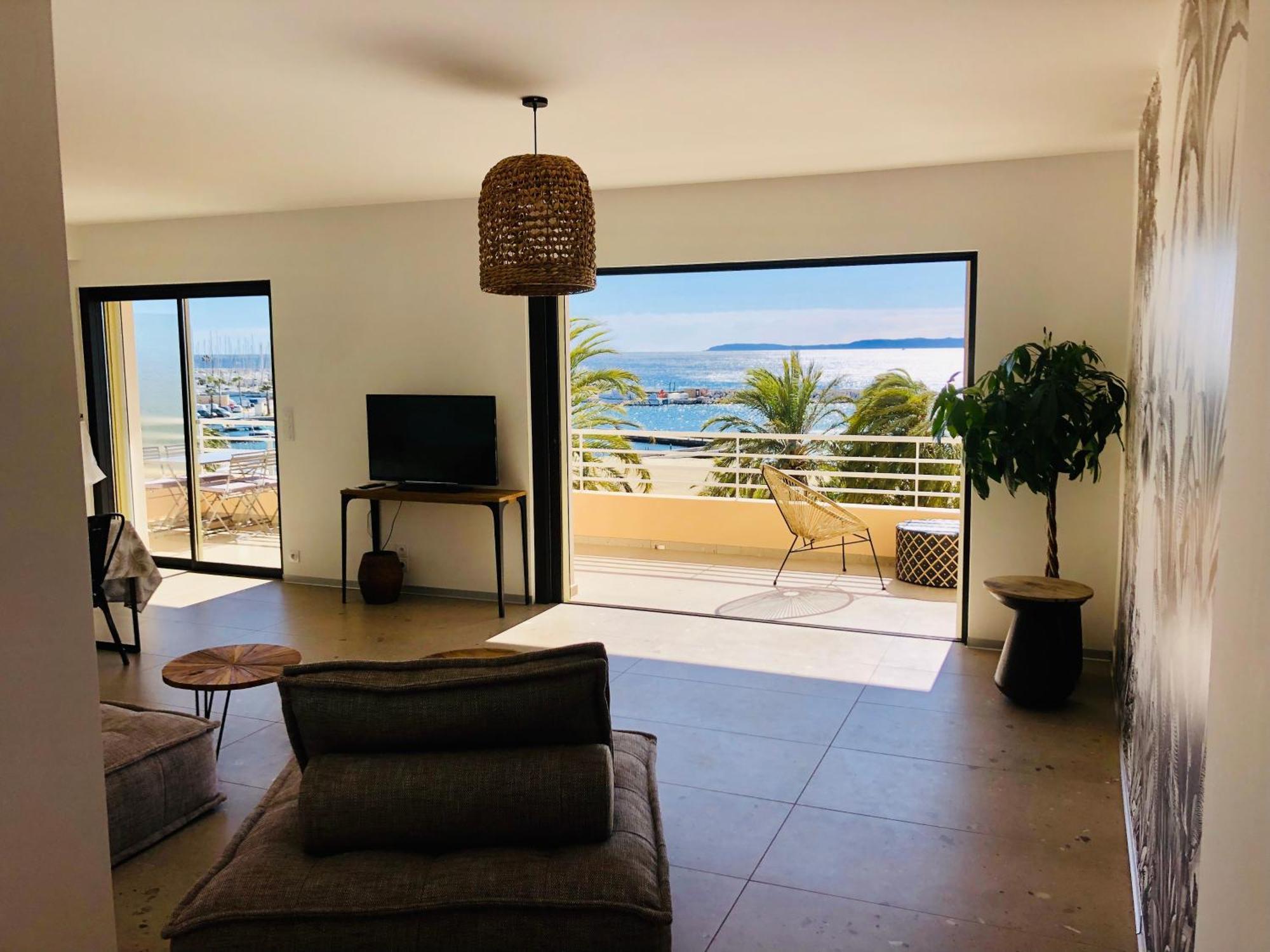 Appartement T3 Lumineux Traversant Totalement Neuf En Face De La Plage Front De Mer Vue Sur Les Iles Vue Mer Panoramique Assuree Residence De La Plage Centre Ville Du Lavandou 3Eme Etage Avec Ascenseur Appartement T3 Le Lavandou Exterior foto